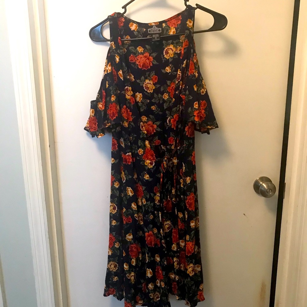 Mid-thigh length wrap dress/strap+off the shoulder sleeve.